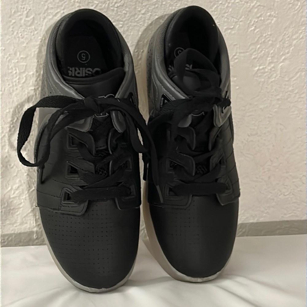Skater OSIRIS shoes that light up size 5, 80196 D3V